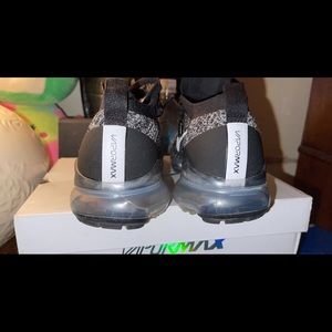 I NEVER GOT TO SELL THEM THEY R MARK AS SOLD ON MY PAGE THEY R STILL AVAILABLE